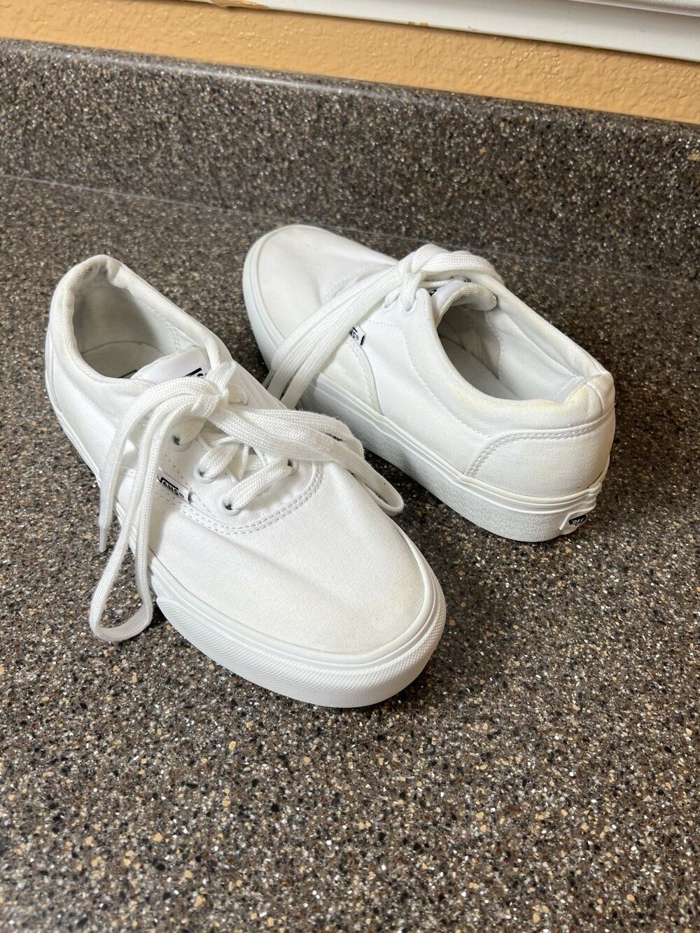 Vans Platform Skate Shoes Canvas White Women's Size 7.5 Sneakers Lace Up Low Top